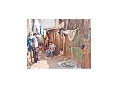 Los maka viven hacinados y   en precarias casas en CDE