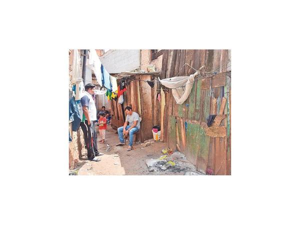 Los maka viven hacinados y en precarias casas en CDE
