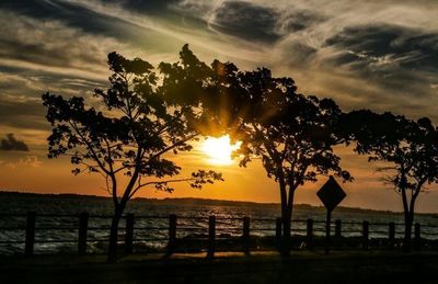 AMBIENTE CALUROSO, CIELO DESPEJADO Y VIENTOS DEL ORTE