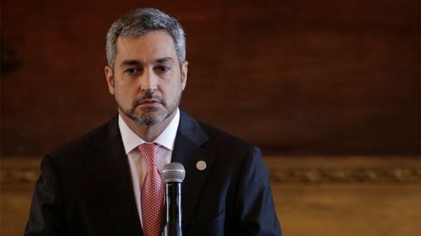 'La autoridad del presidente Abdo está totalmente resquebrajada', dice senador