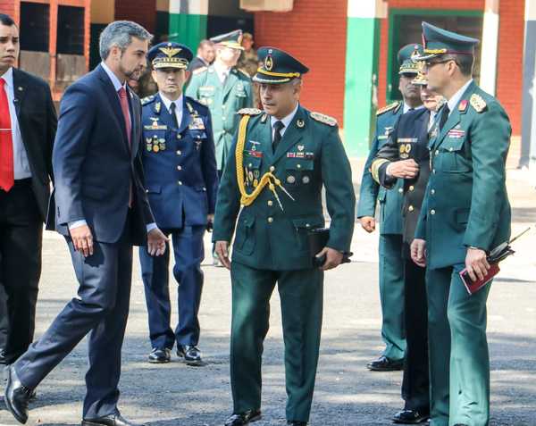 Militar, arrestada por 'menoscabar investidura' del presidente Abdo