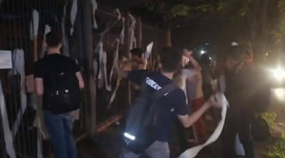 FENAES exige mayor presupuesto y anuncia más escraches