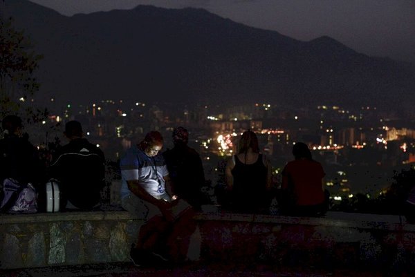 Venezolanos se agrava en tercer día de masivo apagón