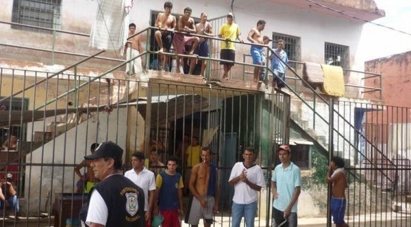 Tacumbú: Por cada 80 internos, un guardiacárcel - ADN Paraguayo