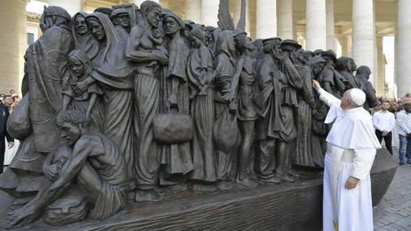 Papa pide “atención particular a los extranjeros” en Jornada Internacional del Migrante