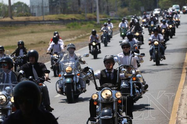 En moto, para concienciar sobre cáncer de próstata y suicidio