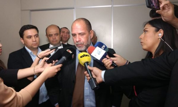 Dictan prisión para policías que presuntamente cubrían a narcos
