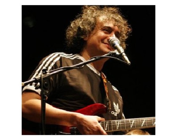 Rolando Chaparro celebra 32 años de carrera con un concierto solidario