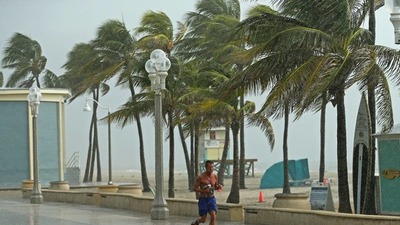 Dorian se convierte en un poderoso huracán de categoría 5 rumbo a las Bahamas