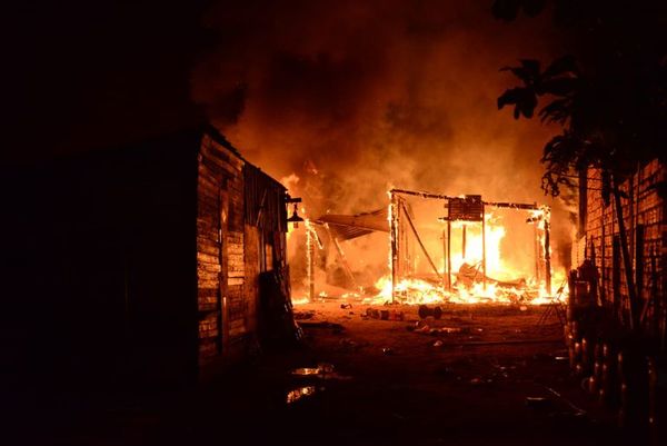 Cerca de 20 familias fueron afectadas por incendio en Cateura - Nacionales - ABC Color