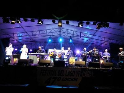 Generación ganó el Trofeo “Recuerdos de Ypacaraí” en Festival del Lago - Música - ABC Color