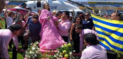 Domingo de tradición, cultura y procesión aérea en Luque en honor a su patrona - Nacionales - ABC Color