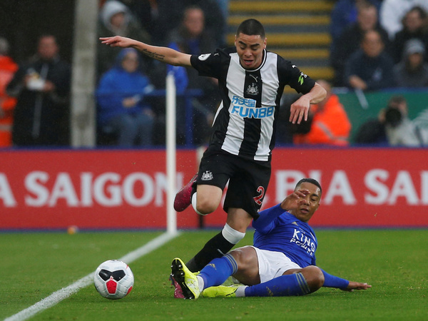 El Newcastle de Almirón sufre una goleada ante el Leicester