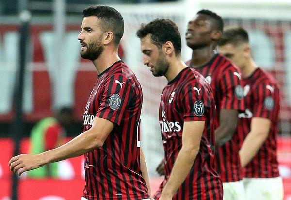 El Milan toca fondo ante la Fiorentina  - Fútbol - ABC Color