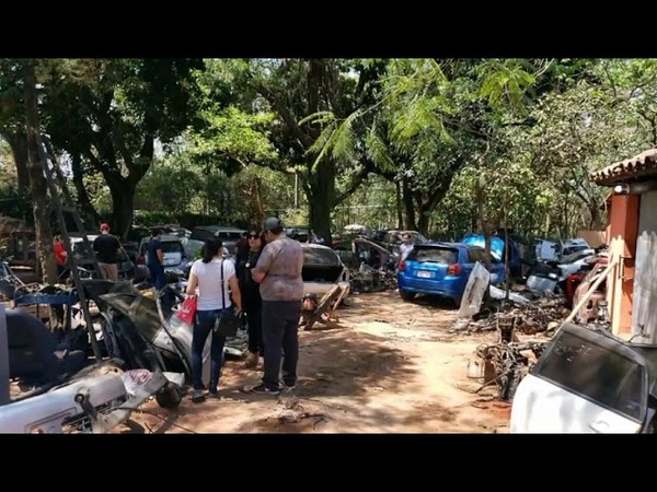 Allanan vivienda y encuentran 38 vehículos, 17 tenían denuncias por robo