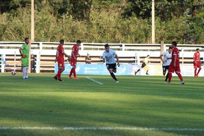 La punta queda en manos de Guaireña - Fútbol - ABC Color