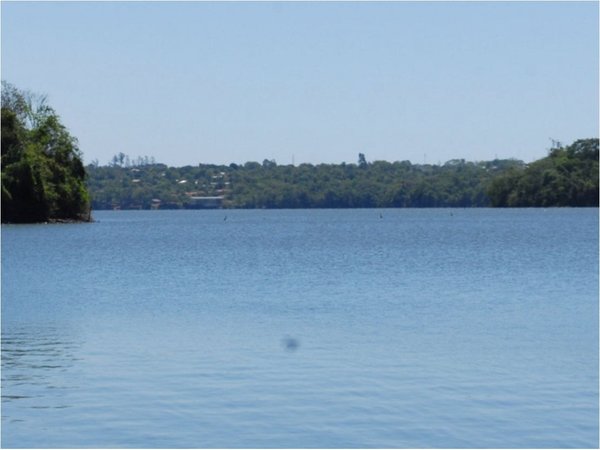 El lago Acaray, con sus aguas cristalinas, es un verdadero atractivo en Ciudad del Este
