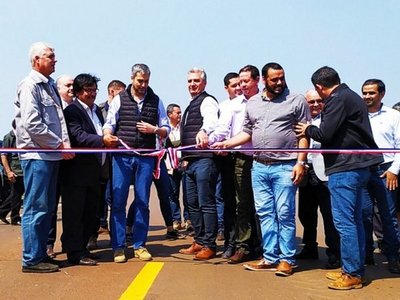 Marito inauguró una ruta inconclusa y con sobrecosto