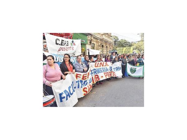 Aguardan nivelación salarial para levantar el paro en la UNA