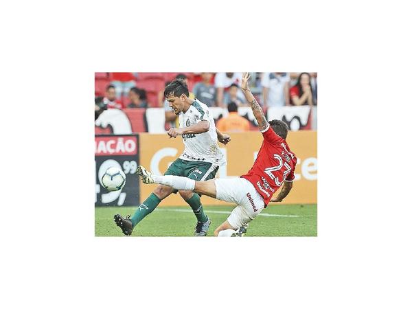 Palmeiras rescata un punto y Santos gana