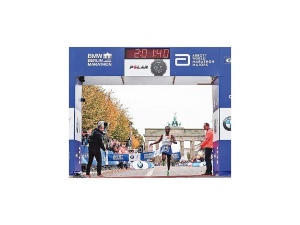 Bekele roza récord mundial en Berlín