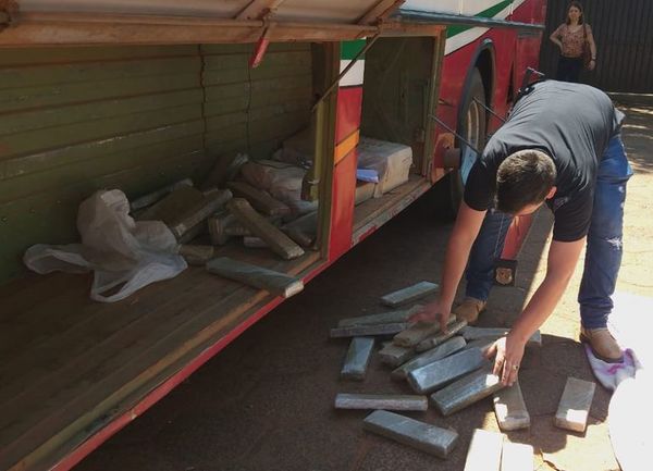 Encuentran marihuana dentro de un colectivo - Judiciales y Policiales - ABC Color