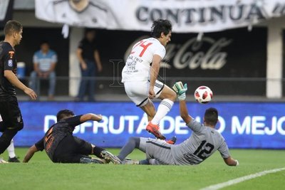General Díaz duro contra el arbitraje 'a favor de Olimpia'