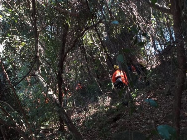 Preocupa avance de incendio en cerro Mbocayaty de La Colmena