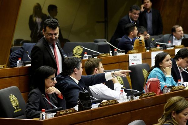 Exigen que se trate pérdida de investidura de tres diputados - Nacionales - ABC Color