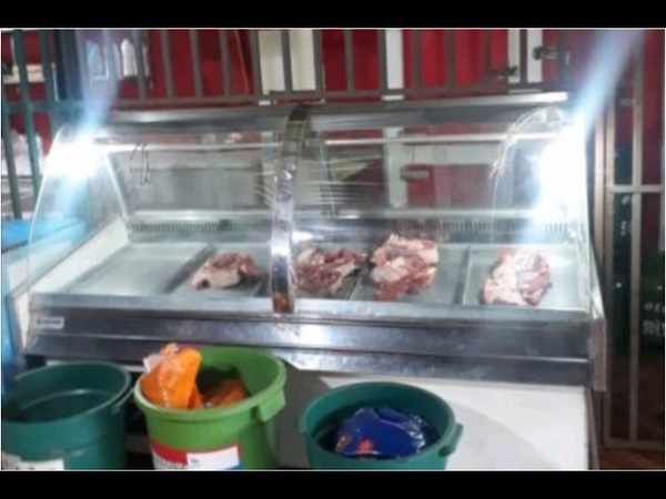 Fue a comprar carne para el almuerzo y murió electrocutada en la despensa