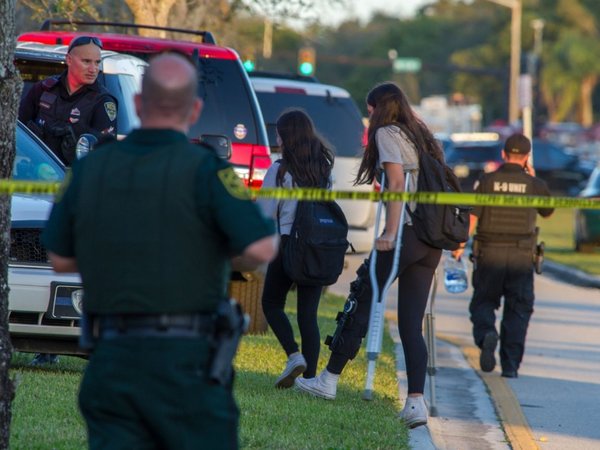 11 condados de Florida permitirán maestros armados desde mañana