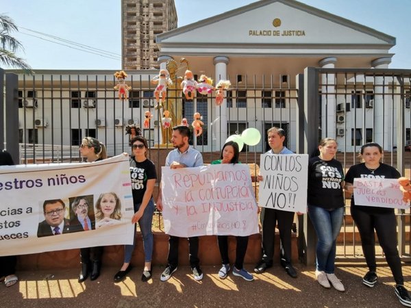 Protestan contra jueces que liberaron a un condenado por abuso