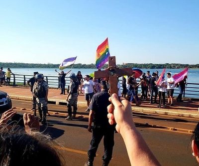 Ataque a marcha LGBT de Hernandarias genera indignación en redes