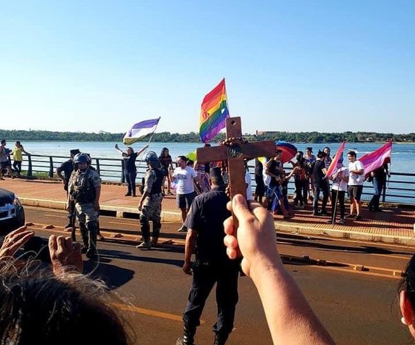 Ataque a marcha LGBT de Hernandarias genera indignación en redes