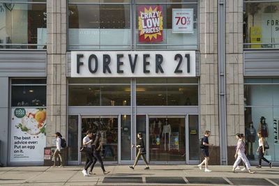 Firma estadounidense de moda Forever 21 presenta pedido de quiebra voluntaria - Mundo - ABC Color