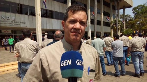HOY / Recortaron US$ 300 millones a la ANDE y hay amenaza de huelga