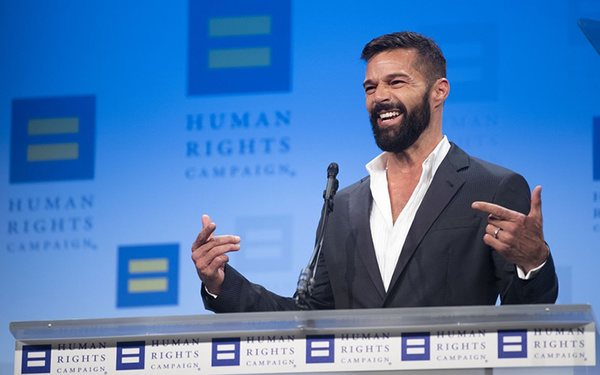 Ricky Martin anuncia que está embarazado