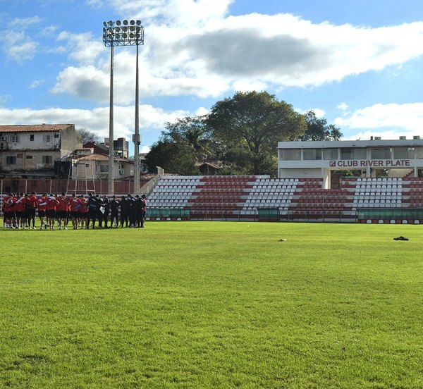 ¿'Amiguismo' en la APF para habilitar canchas?