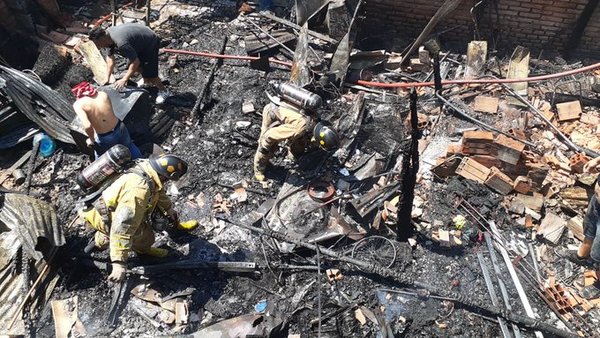 Incendio en la Chacarita afectó a unas doce familias - .::RADIO NACIONAL::.