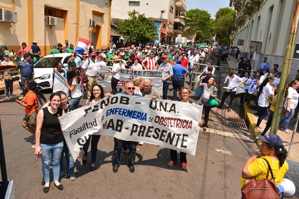 Docentes de la UNA aguardan visto bueno del Ejecutivo