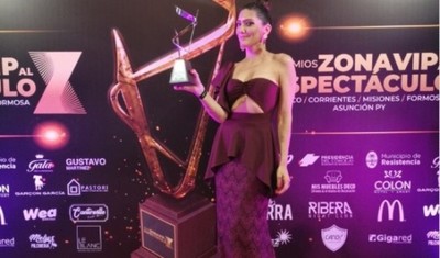 Lucía Sapena Emocionada Por El Premio Que Recibió En Argentina