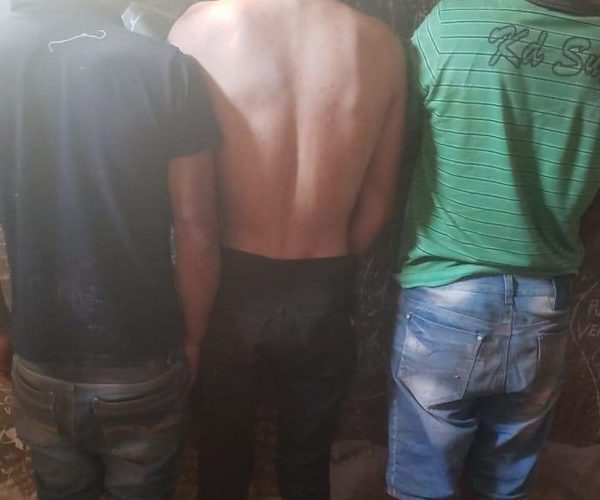 Tres detenidos por hurtar en escuela