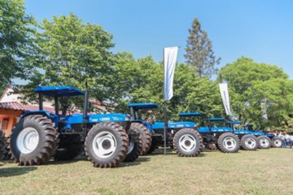 Gobierno entrega modernas maquinarias agrícolas a productores de sésamo - .::RADIO NACIONAL::.