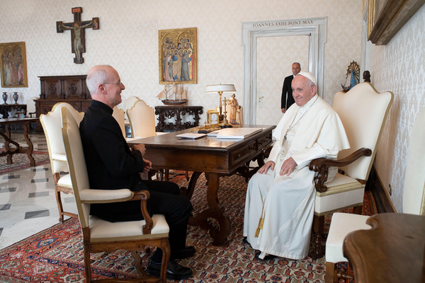 Papa Francisco recibió a controvertido sacerdote que trabaja con la comunidad LGTBI