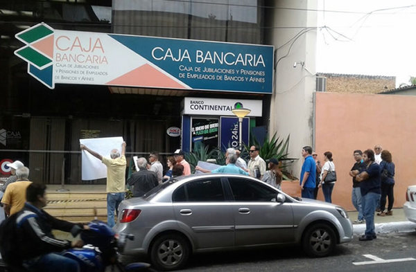 Sumarian a funcionario que denunció vaciamiento de la Caja Bancaria