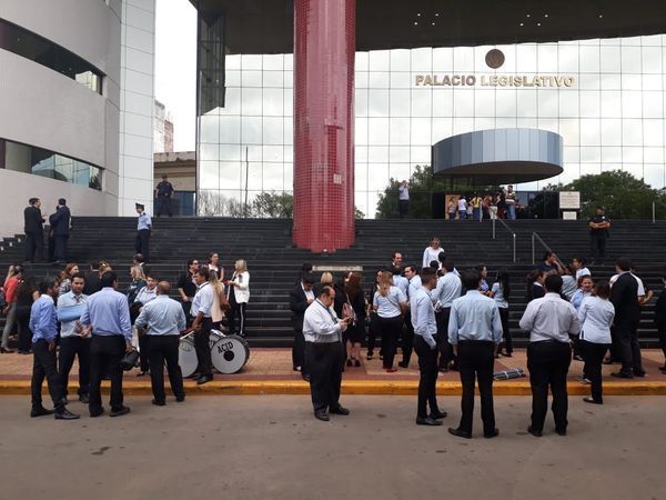 Sindicatos rechazan horario escalonado y anuncian manifestaciones - ADN Paraguayo
