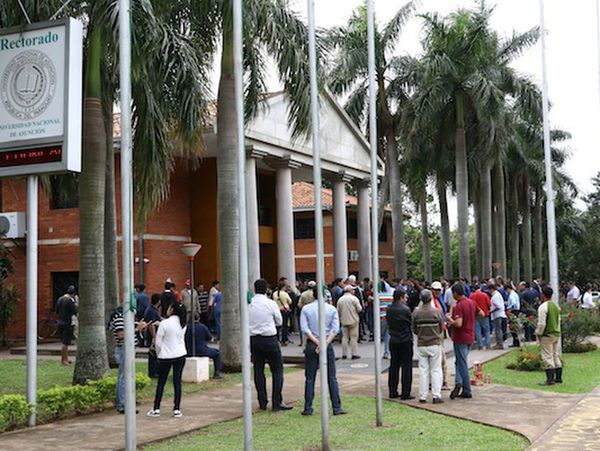 UNA: levantan paro y este martes retoman actividades