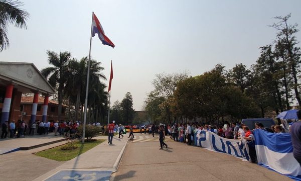 Levantan paro en la UNA