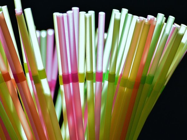 Los Ángeles no servirá pajitas plásticas en todos los comercios alimenticios