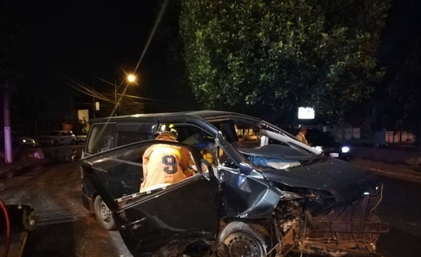 HOY / Persecución policial acabó en aparatoso accidente en Villa Elisa